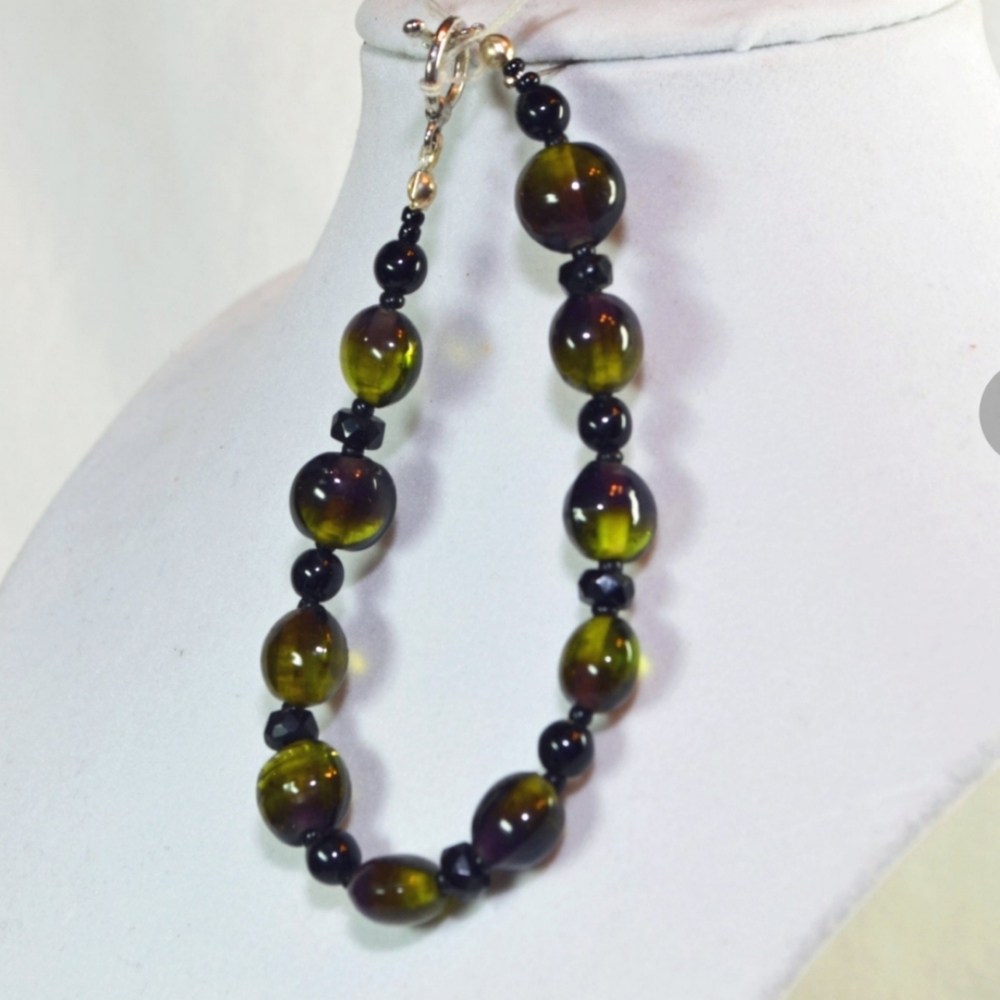 Beautiful Handmade Beaded Bracelet - Picture 4 of 6